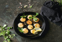 Load image into Gallery viewer, Scallop 20/30 带子 $12.59 / 磅
